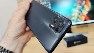 Motorola Edge 20 Lite: Design pe bază de plastic, rotunjimi, modul de cameră familiar