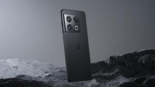 OnePlus 10 Pro va sosi până la urmă cu OxygenOS 12; Unified OS nu e gata la timp