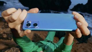 OPPO Reno7 5G debutează oficial în variantă globală! Smartphone subțire și ușor, cu design Reno Glow și procesor MediaTek Dimensity 900