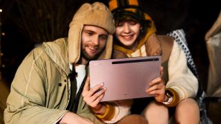 Samsung Galaxy Tab S8+ debutează oficial! Tabletă cu ecran AMOLED de 12.4 inch, refresh rate de 120Hz și stylus la pachet