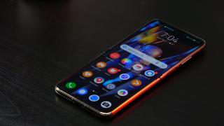 Huawei P50 Pocket: OS, UI, aplicaţii bazate pe un EMUI 12 aerisit, personalizabil, dar fără Flex Mode