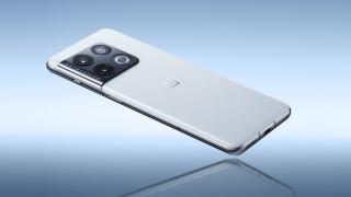 OnePlus 10 Pro primește o versiune Panda, cu tematică alb-negru și 512 GB stocare la pachet