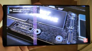 Unele unităţi Samsung Galaxy S22 Ultra au probleme cu ecranul: o dungă pixelată mov pe display