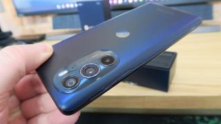 Motorola Edge 30 Pro Unboxing: Primul telefon cu procesor Snapdragon 8 Gen 1 e aici, la o sumă surprinzător de bună