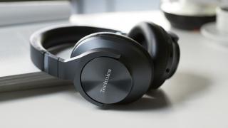 Technics prezintă căştile EAH-A800: căşti over ear cu autonomie impresionantă, anulare a zgomotului