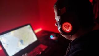 Prezentare Genesis Radon 610 - Căștile de gaming de buget care m-au ajutat să-mi cresc rank-ul în PUBG, cu sunet 7.1, confortabile și rezistente
