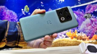 MWC 2022: OnePlus 10 Pro Prezentare Hands-On - flagship-ul care se lansează global în martie este ușor de recunoscut prin design-ul camerei foto (Video)