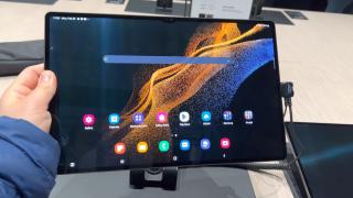 MWC 2022: Samsung Galaxy Tab S8 Ultra - Hands on pentru tableta cu ecran AMOLED uriaș, notch pentru camera selfie duală și stylus la pachet (Video)