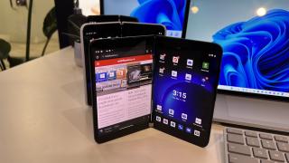 MWC 2022: Microsoft Surface Duo 2 Prezentare Hands-on pentru un pliabil dual-screen destinat zonei enterprise (Video)