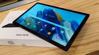 Samsung Galaxy Tab A8 10.5 2021: Design unibody metalic, care face faţă cerinţelor vremii