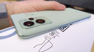 realme GT2 Pro: Design tribut pentru hârtie şi imitaţia de hârtie, o abordare ecologică