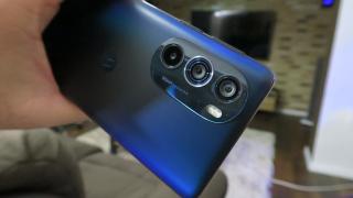 Motorola Edge 30 Pro: Hardware cu mulţi megapixeli la selfie, încărcare record pentru Moto