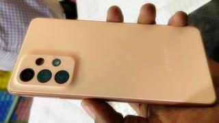 Samsung Galaxy A53 5G este deja la vânzare în unele țări și primește unboxing-uri, înaintea debutului de pe 17 martie; Fără încărcător la pachet