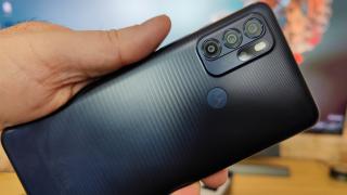 Motorola Moto G60s: Design nu foarte plăcut la vedere, dar funcţional