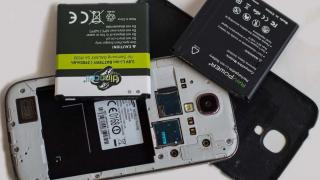 Parlamentul European vrea revenirea bateriilor amovibile pe smartphone-uri