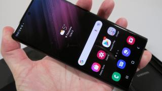 Samsung Galaxy S22 Ultra 5G: Display aproape de perfecţiune, nu ştim ce îi lipseşte