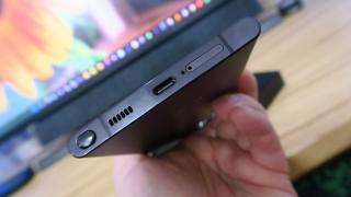 Samsung Galaxy S22 Ultra: Baterie care îţi oferă 2 ore de muncă în plus faţă de S21 Ultra