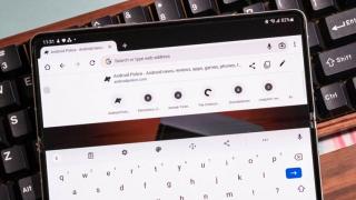 Google pregătește o nouă versiune de Gboard unde avem o tastatură virtuală split-screen pentru tablete, pliabile