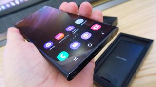 Probleme noi pentru Samsung Galaxy S22 Ultra, de data asta cu GPS-ul care nu mai funcționează la unii posesori