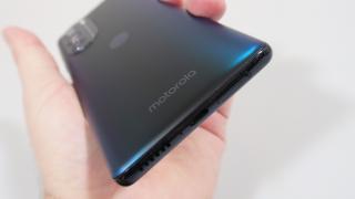 Motorola Edge 30 Pro: Acustică stereo în sfârşit, dar cu discrepante între speakere