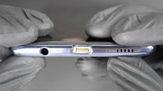 După iPhone-ul cu USB-C urmează primul telefon Android cu port Lightning complet funcțional (video)
