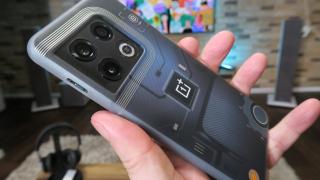 OnePlus livrează deja prima actualizare software pe varianta globală de OnePlus 10 Pro