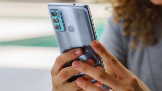 Motorola Moto G62 ar debuta curând! Ar aduce o cameră principală de 50 MP și o baterie masivă, de 6.000 mAh