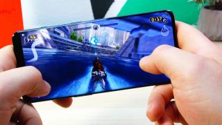 OnePlus 10 Pro: Benchmark-uri şi gaming ajutate de o răcire superioară, Snapdragon 8 Gen 1