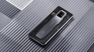 Nubia Red Magic 7 Pro debutează la nivel global! Smartphone cu senzor selfie ascuns sub display, CPU custom Red Core 1, spate transparent
