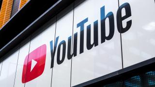 Aplicația YouTube a picat seara trecută, în special pe Smart TV-uri, dar între timp problema a fost rezolvată; Ce s-a întâmplat?