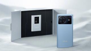 vivo X Note primește o ediție Aerospace ce include la pachet un pandantiv cu meteorit de pe Lună