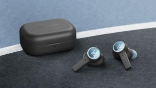 Bang & Olufsen prezintă căștile wireless Beoplay EX, model premium cu ANC și design stil AirPods Pro