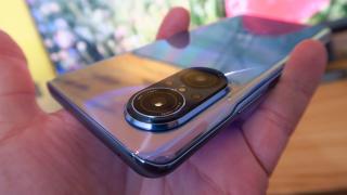 Huawei nova 9 SE Unboxing: telefon multimedia pentru tineri, cu niscai gaming în vizor şi spate hipnotic