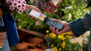 UE începe o procedură antitrust contra creatorului iPhone, pe tema Apple Pay