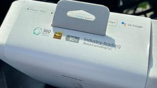 Cutia căștilor wireless Sony WH-1000XM5 apare în fotografii, dezvăluind autonomia noului model flagship
