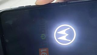 Motorola RAZR 3 apare în prima fotografie cu un design complet nou; Ar sosi la vară