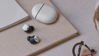 Google anunță căștile wireless Pixel Buds Pro de 199 dolari, ce oferă microfoane cu beamforming