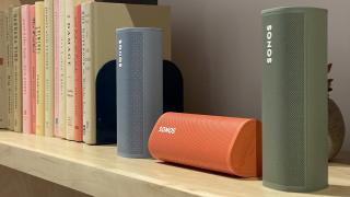 Boxa portabilă Sonos Roam e disponibilă acum în noi culori; Nuanțe vii, specifice sezonului estival