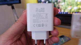 Huawei Nova 9 SE: Baterie care îşi scoate pârleala cu încărcarea, mai mult decât autonomia