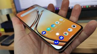 vivo V23 5G: Display AMOLED cu breton, culori vii, luminozitate satisfăcătoare