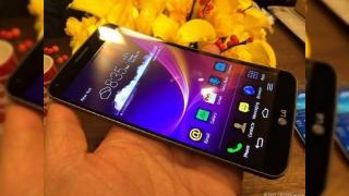 Se lucrează deja la LG G Flex 2, care se va Îndoi la 90 de grade; Lansat În 2014