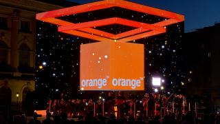 Orange devine mai mare și sărbătorește printr-un spectacol fără limite în București, cu VR, jocuri via 5G; Iată cum a fost în prima zi!