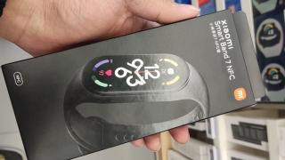 Brățara fitness Xiaomi Smart Band 7 NFC apare fotografiată în magazin, înaintea lansării de mâine