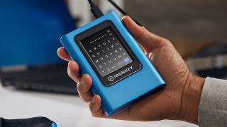 Kingston Digital prezintă SSD-ul extern IronKey Vault Privacy 80, cu ecran tactil şi criptare hardware