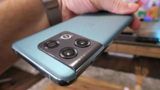 OnePlus 10 Pro primește o actualizare nouă, cu rezolvări de bug-uri la pachet și patch de securitate pe luna mai