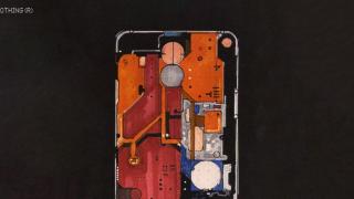 Telefonul Nothing phone (1) va aduce un spate transparent și încărcare wireless