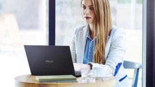 ASUS prezintă seria de laptopuri Expert 2022; Debutează cel mai ușor laptop business de 14 inch din lume!