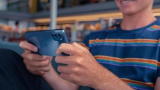 Motorola moto e32 e acum disponibil în România! Smartphone accesibil cu ecran de 90Hz și baterie de 5000 mAh