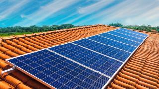 Panourile solare vor deveni obligatorii pe toate clădirile noi din UE, pentru a compensa criza energetică