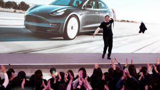 Elon Musk le spune angajaţilor să revină la birou fizic sau să îşi caute de muncă; Apar acuzaţii de spionare a angajaţilor